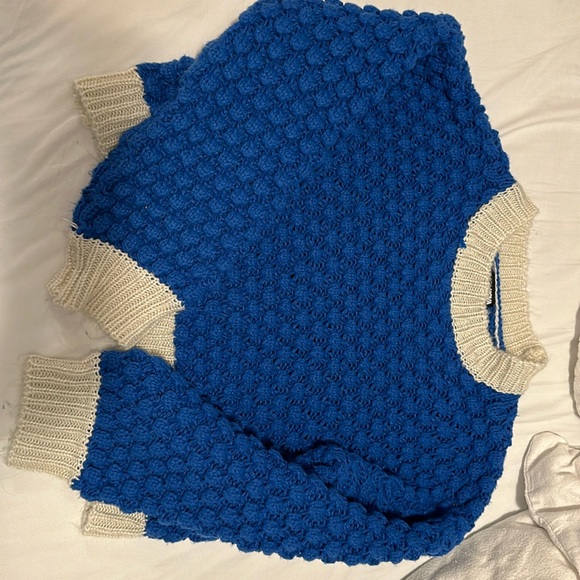 Fun knit sweater - Picture 1 of 3
